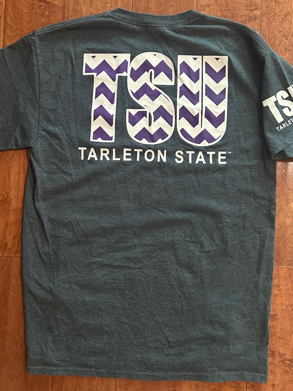 Tarleton State women’s Short Sleeve Graphic T-Shirt gray sz Medium